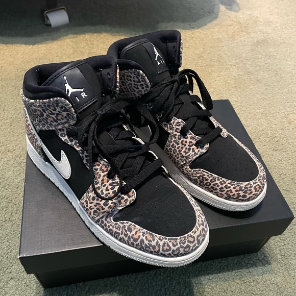 Air Jordan 1 Mid SE GS 'Leopard' - Picture 10 of 10
